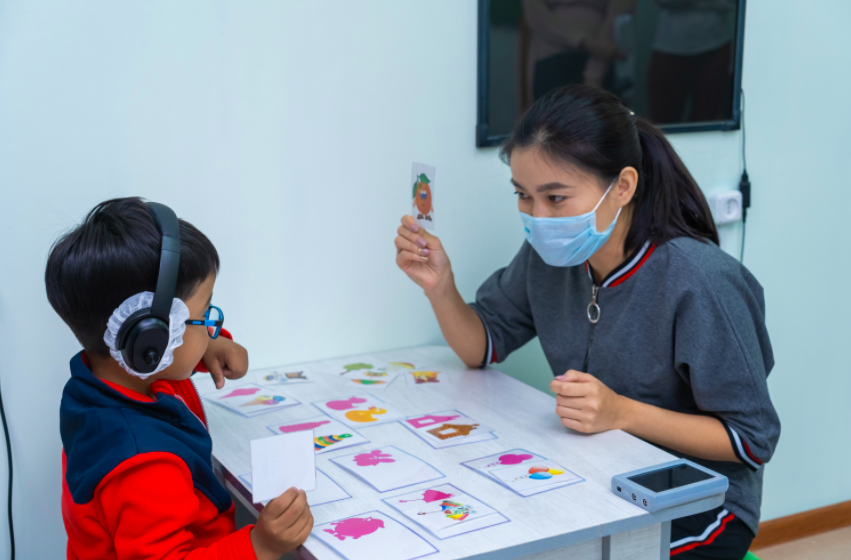 Есту, тыңдау, сөйлеу қабілеті нашар балаларға қалай көмектесуге болады?