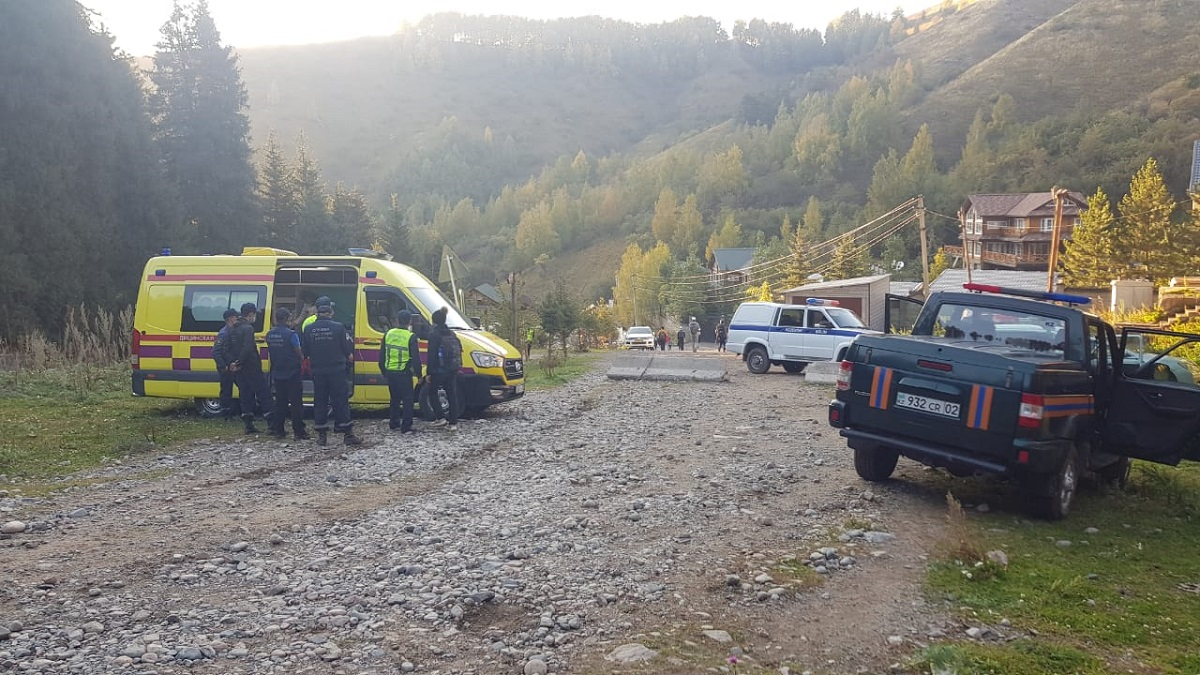 Алматыда 9 жасар бала Фурманов шыңынан құлап кетті