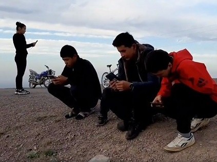 Интернетсіз ауылдың оқушылары қалай онлайн оқып жатыр?