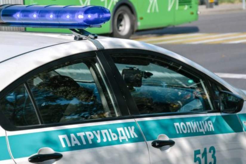 Патрульдік көліктен қашып кетпек болған адам видеоға түсіп қалды