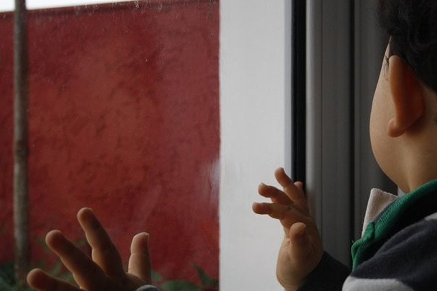 Атырауда шатырдан секіруге оқталған бала құтқарылды