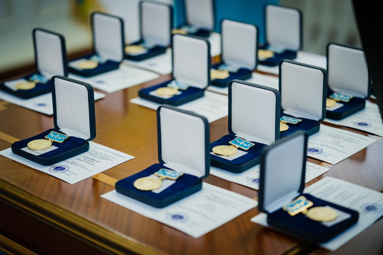 Елорда әкімі еріктілер мен белсенді азаматтарға "Халық Алғысы" медалін табыстады