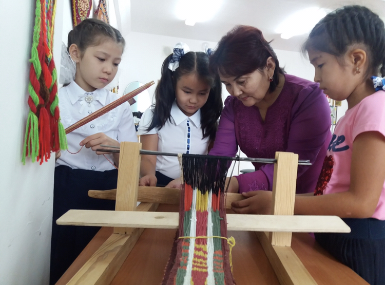 “Білім саласына қосқан үлесі үшін” төсбелгісін алуға 659 өтініш түскен