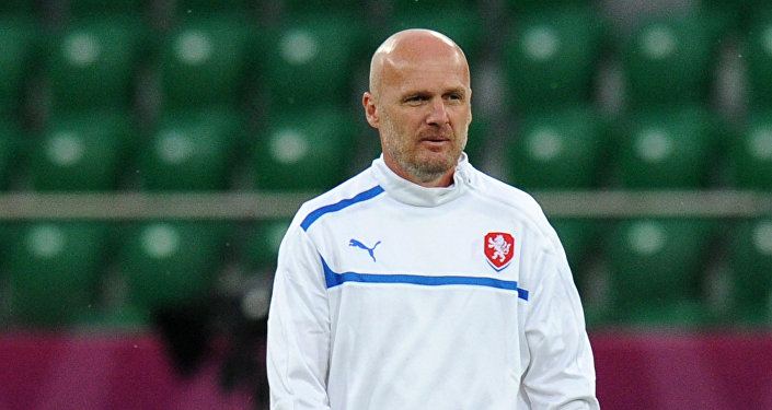 Екі кездесуге шақырту алды