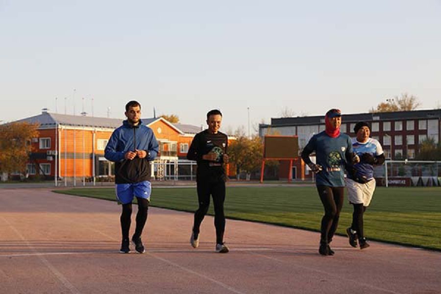 Жүгіріп жүріп тал еккен...