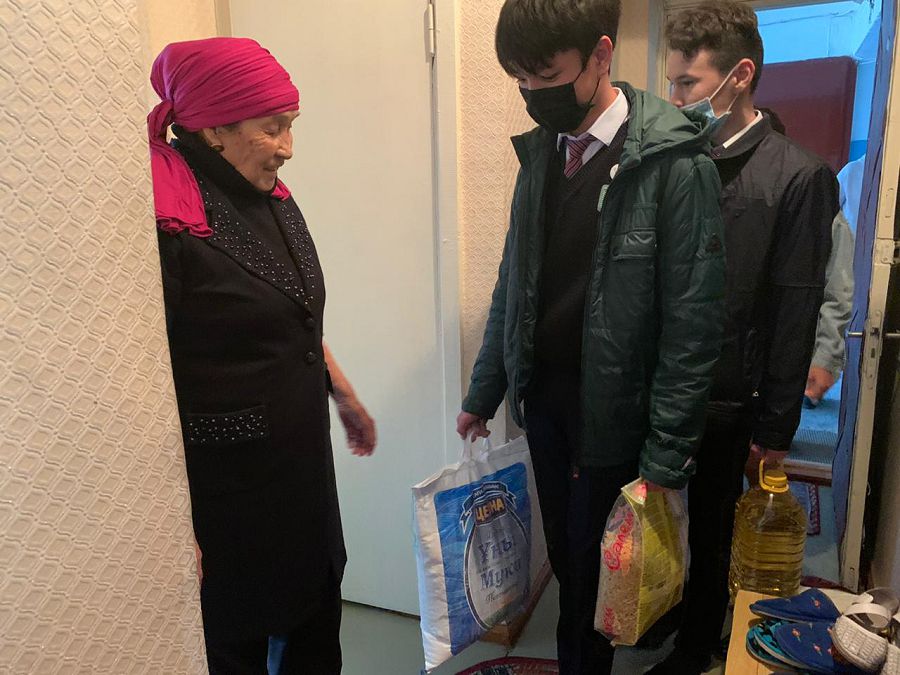 Қайырым жасаудан шет қалмайды