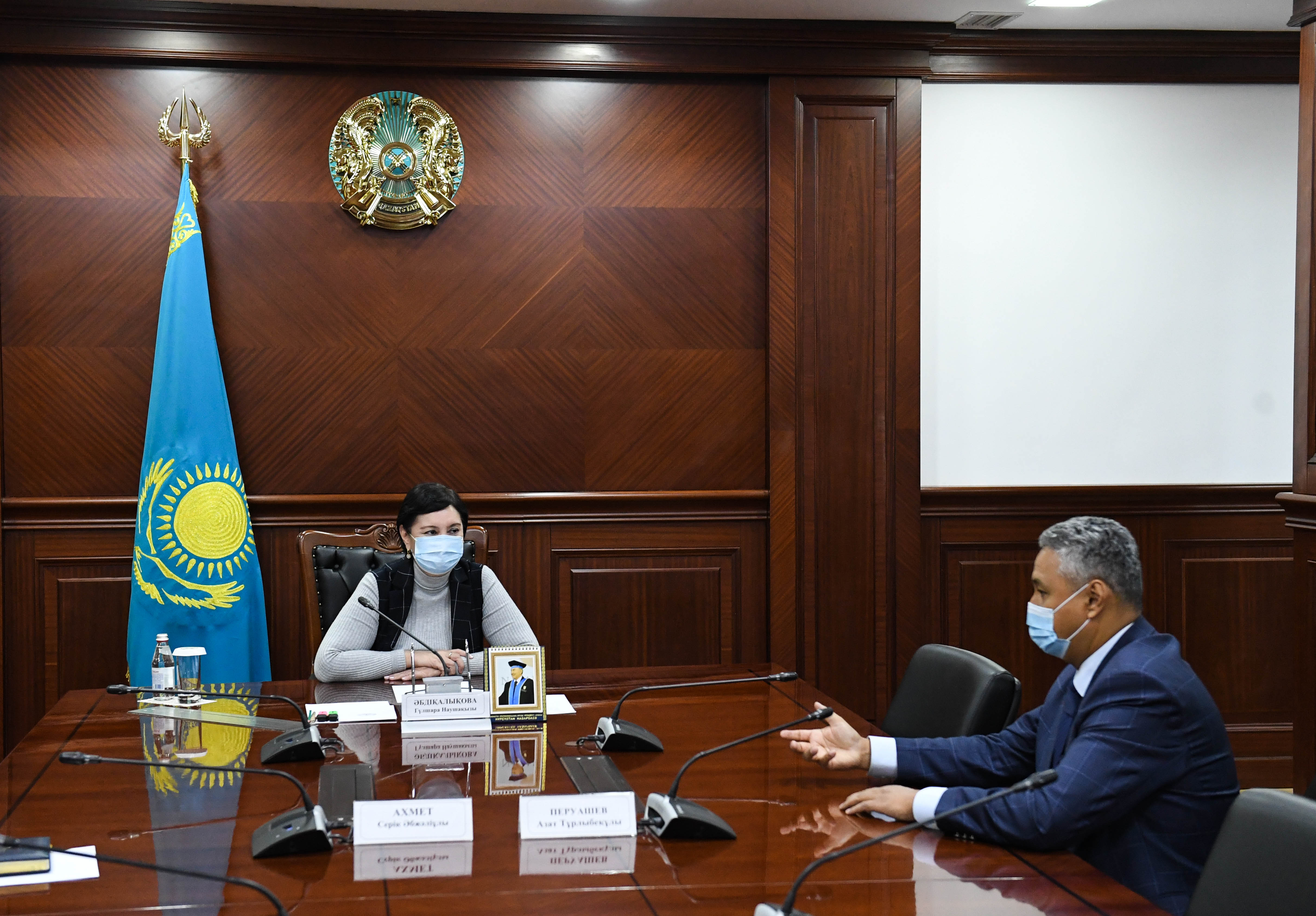 Гүлшара Әбдіқалықова "Ақ жол" демократиялық партиясының өкілдерімен кездесті