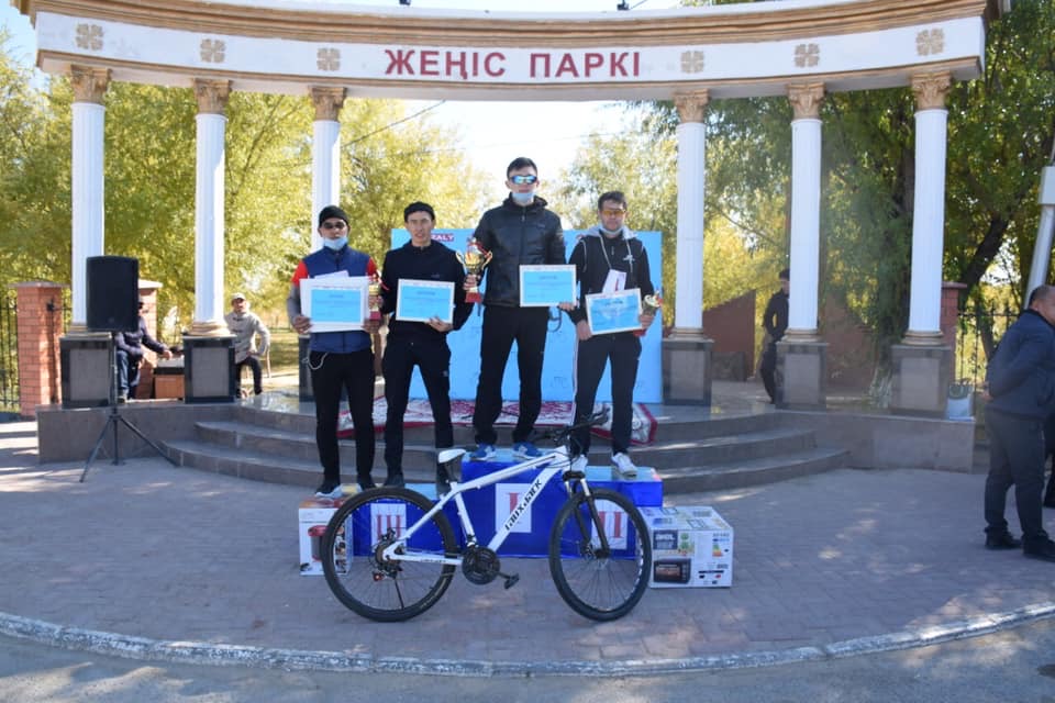 Қазалыда жастар арасында веложарыс өтті