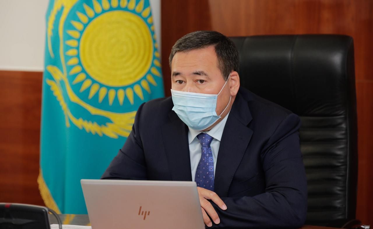 Атырау қаласының әкімі 380 000 теңге жалақы алады