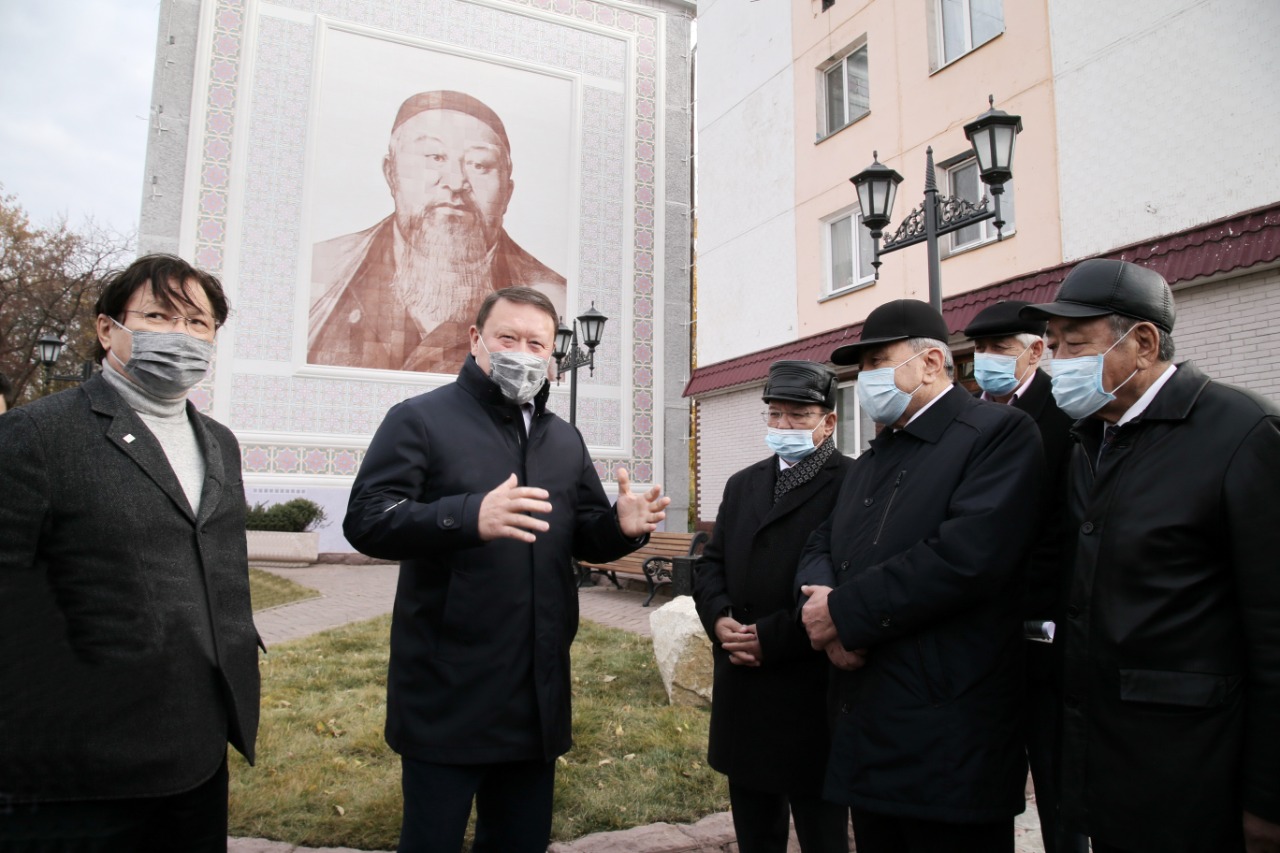 Петропавлда Абайдың суреті бейнеленген мурал салынды