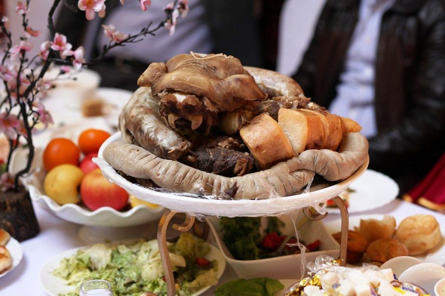 Той өткізу тыйылмай тұр