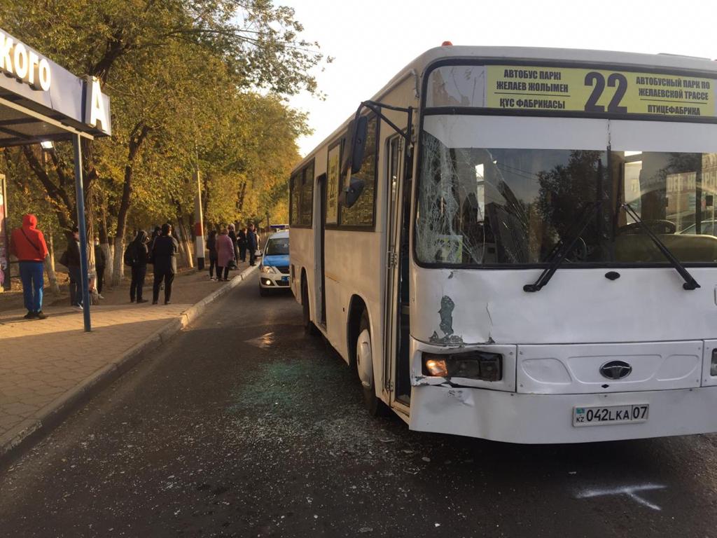 Оралда екі автобус соқтығысты