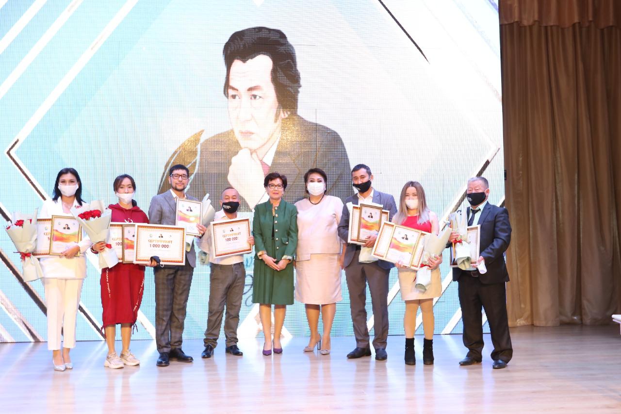 Рахымжан Отарбаев атындағы әдеби сын байқауының жеңімпаздары марапатталды