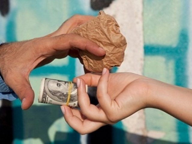 Есірткі саудасы: У сатып ұртын майлап жүр