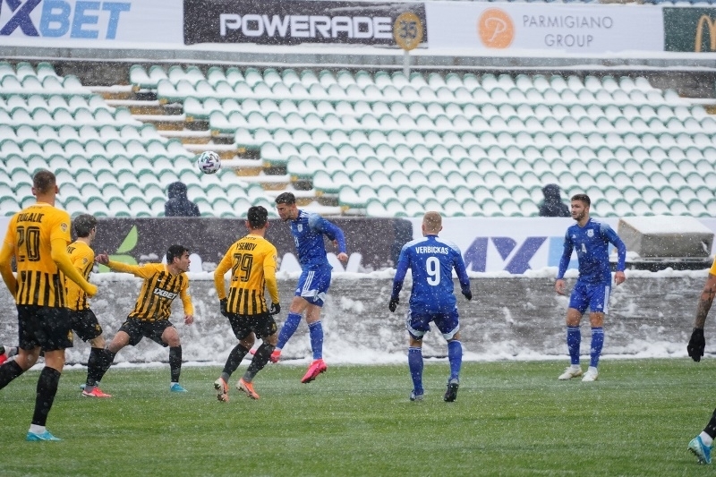 Чемпионат қыза түсті