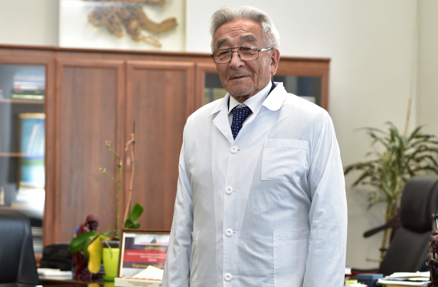 ҚазҰМУ-дың Даңқ залына академик Төрегелді Шармановтың есімі берілді