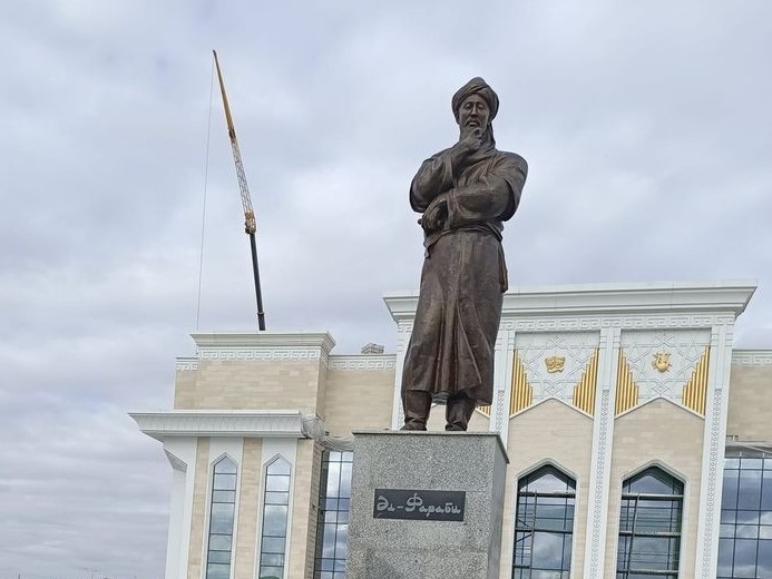 Түркістанда Әбу Насыр Әл-Фарабидің еңселі ескерткіші ашылды