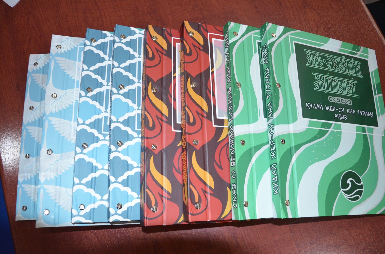 АҚШ елшілігі зағип балаларға 3D кітаптар сыйлады