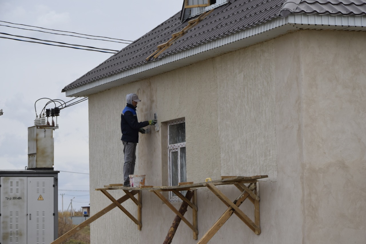 Ауыл тұрғынына демеушілер көмегімен үй салынып жатыр