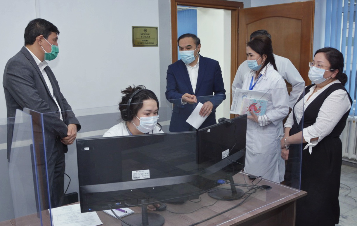 Алматы әкімінің орынбасары Телемедицина орталығының жұмысымен танысты