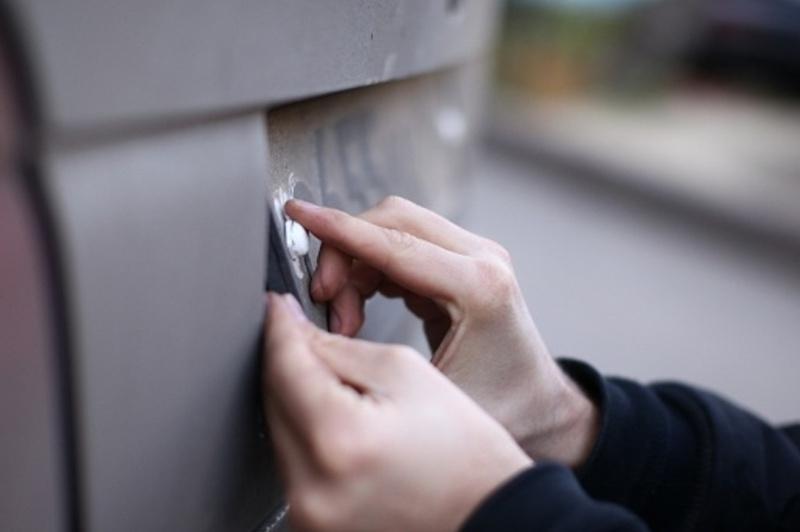 Атыраулық жүргізуші көлігіне екі түрлі нөмір таққан