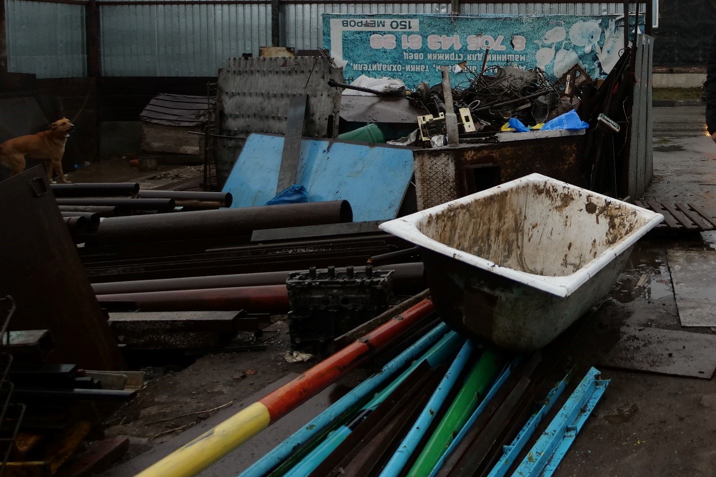 Аулада жатқан темір заттар ұрланған