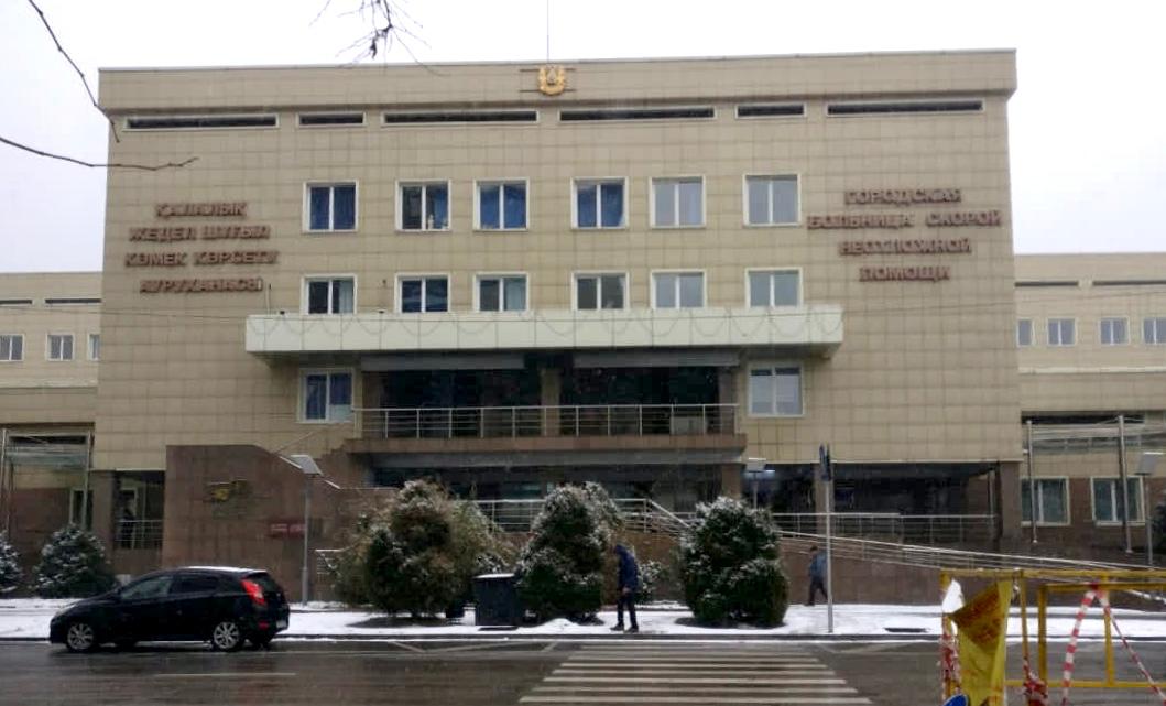 Алматы дәрігерлері өкпе-жүрегі пышақталған адамды аман алып қалды