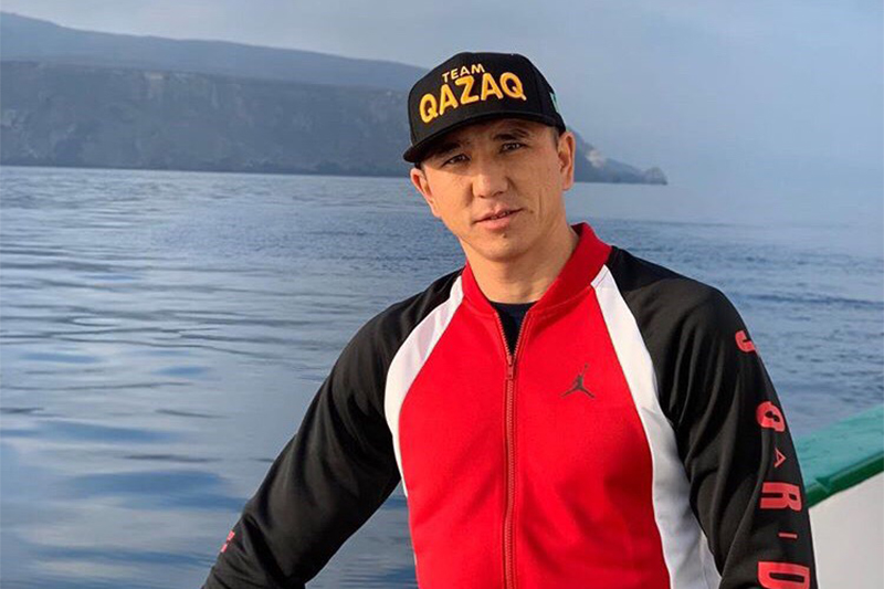 Қарымды қарсыласпен жұдырықтасады