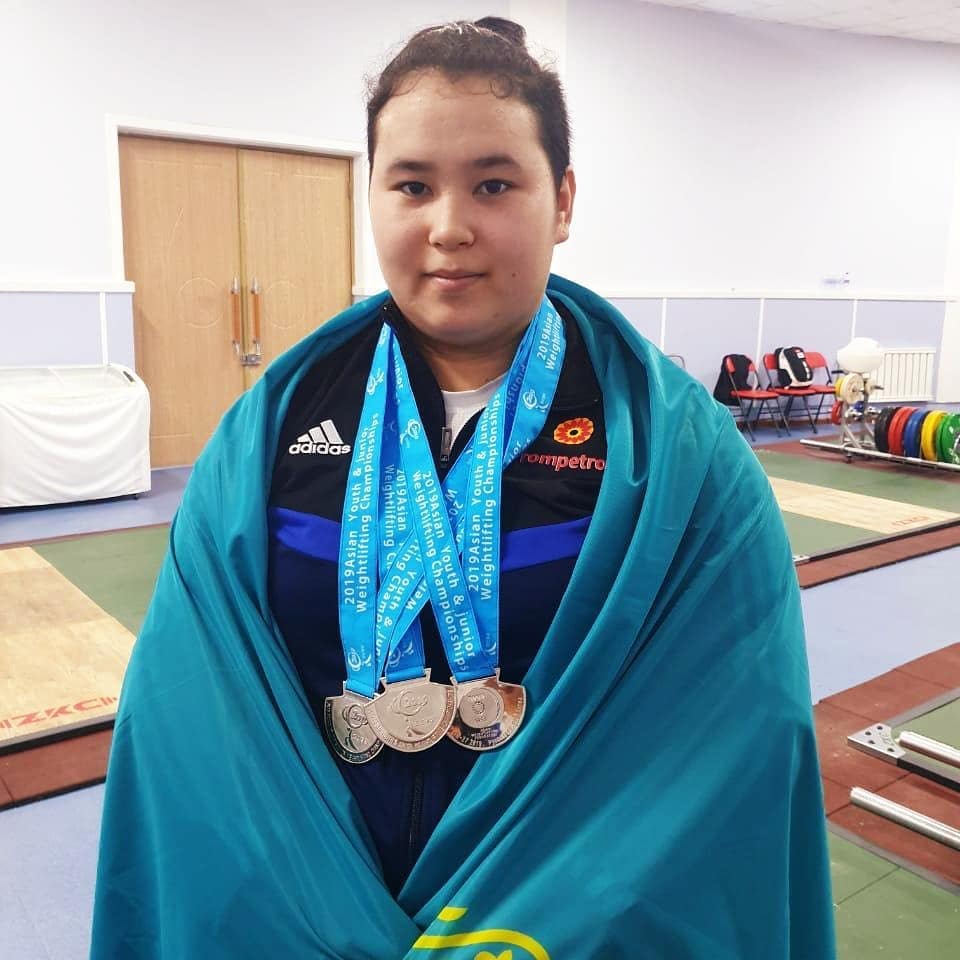 Айсамал Сансызбаева алтын алды