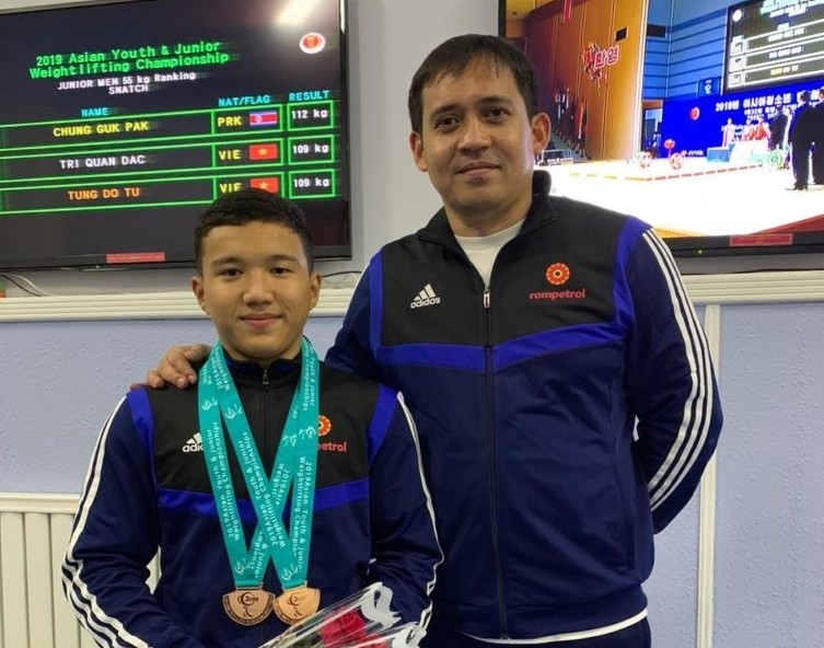 Ауыр атлетика ел чемпионаты өтіп жатыр