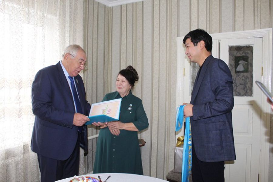 Жамбылдың жырын жалғаған ақын Надежда Лушниковаға құрмет көрсетілді