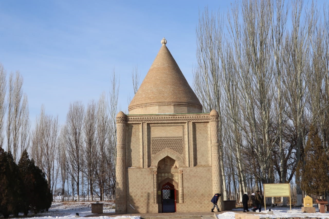 Ежелгі Тараз ескерткіштерімен танысты