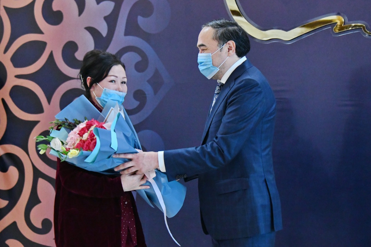 "Егемен Қазақстанның" шолушысы Айнаш Есалы үздік деп танылды