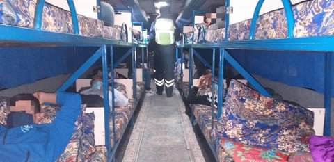 Атырау полицейлері салоны "плацкартқа" айналған автобусты ұстады