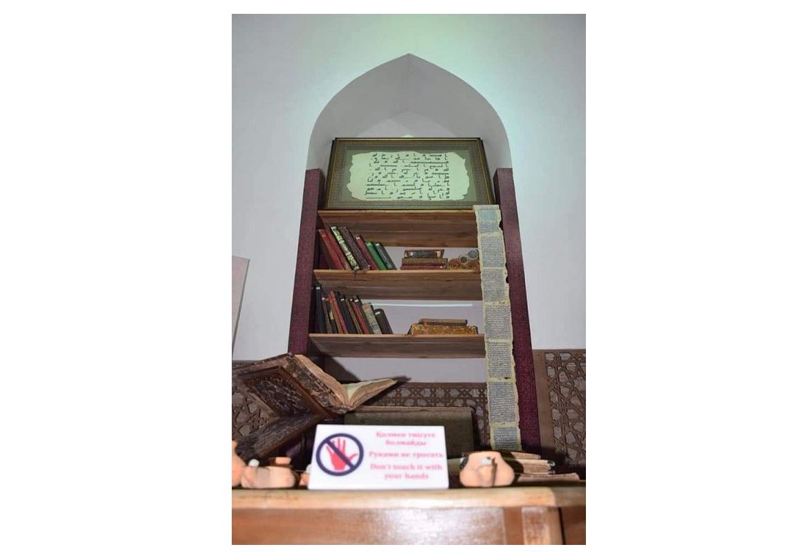 Музейлендірілген кітапхана бөлмесі