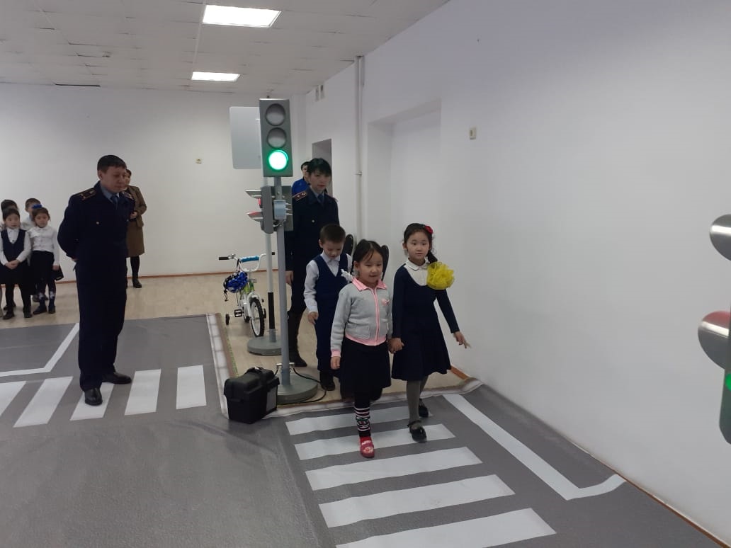 Бала зардап шекпесін жол бойында