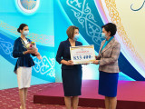Гүлшара Әбдіқалықова үздік ұстаздарды марапаттады
