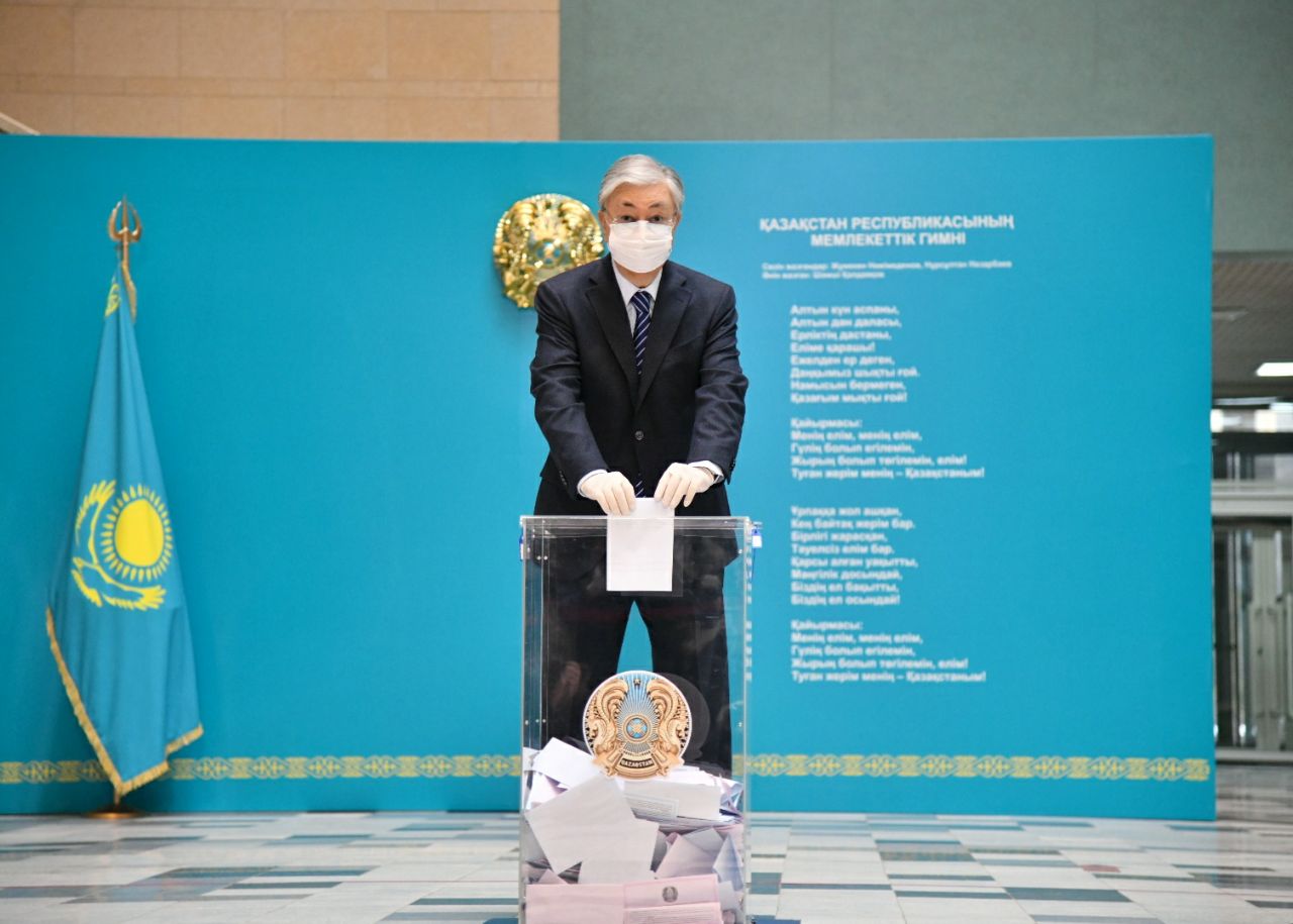 Мемлекет басшысы Парламент мәжілісі мен мәслихат депутаттарын сайлауда дауыс берді