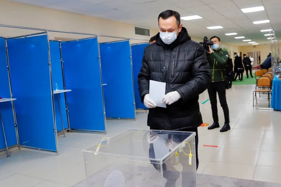 Партия төрағалары дауыс беруге қатысты