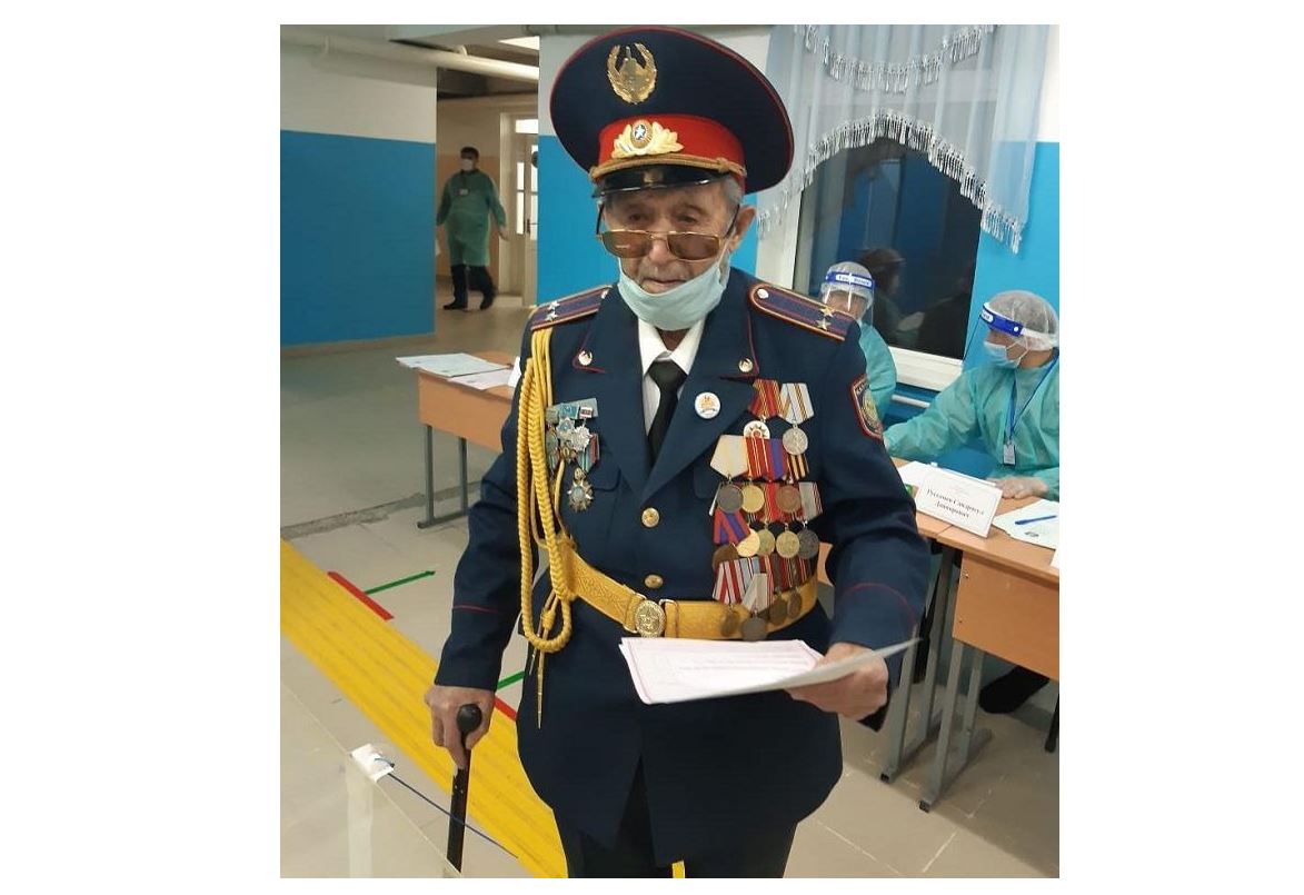 95 жастағы ардагер де келді