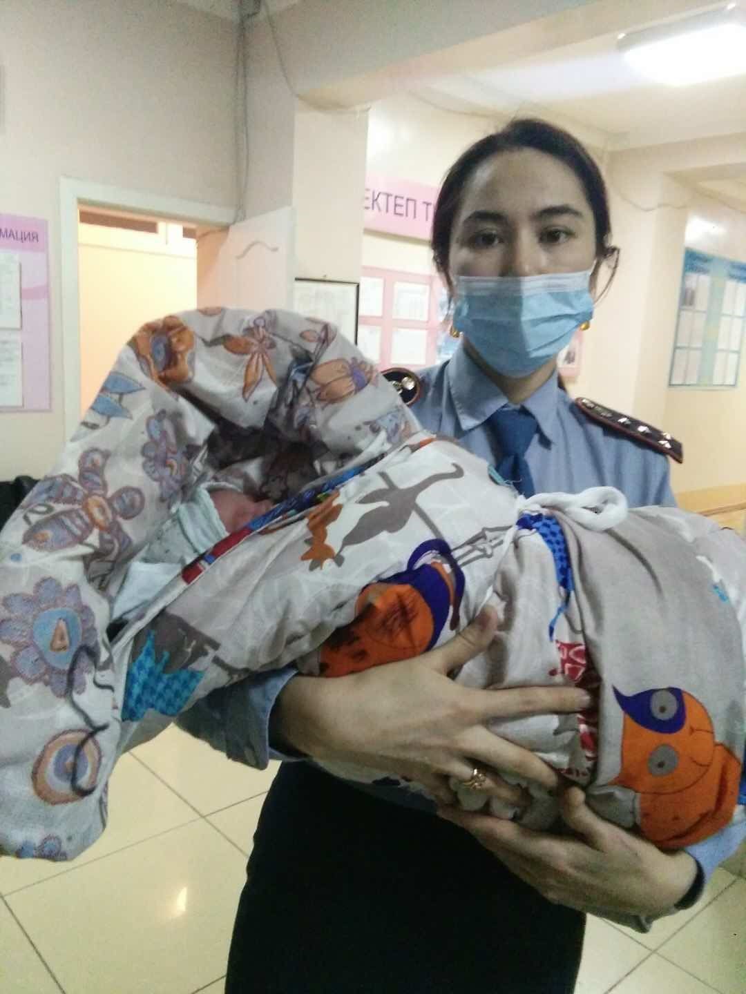 Сайлау учаскесінің түбінде ұл бала өмірге келді