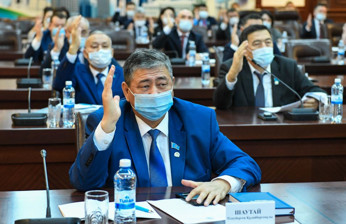 Гүлшара Әбдіқалықова облыстық мәслихат сессиясына қатысты