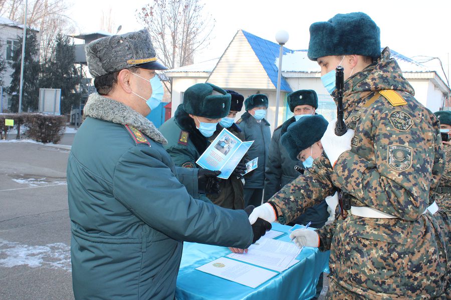 Сарбаздар ант қабылдады
