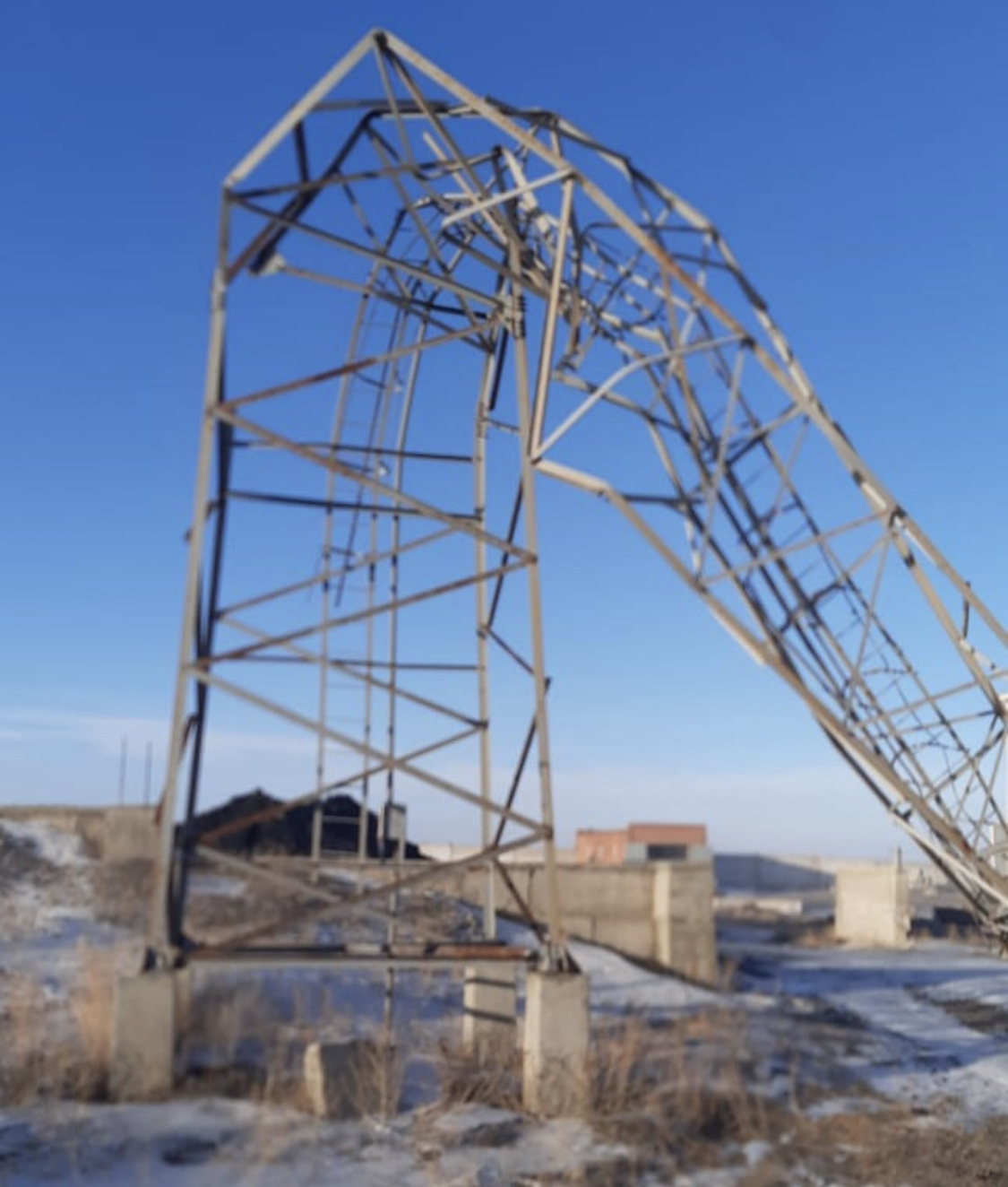 Соққан жел нысандарды қиратқан