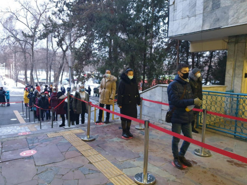 Алматыда ҰБТ басталды: Эпидемиялық талап басты назарда