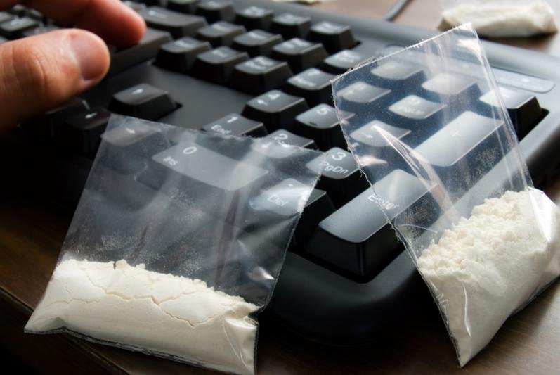 Атырауда есірткі сайттарына жарнама жасаған кім?