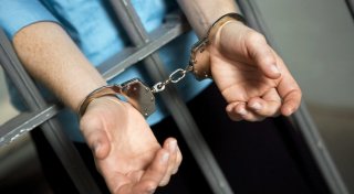 Атырауда 35 жастағы азаматшаны тонап кетті