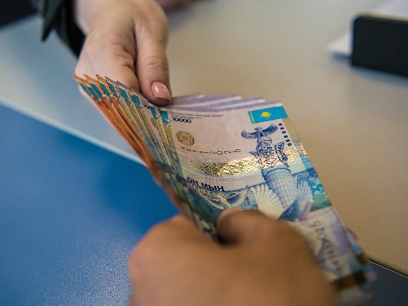 Атырауда шетелдік әйел танысын 50 мың теңгеге бопсалаған