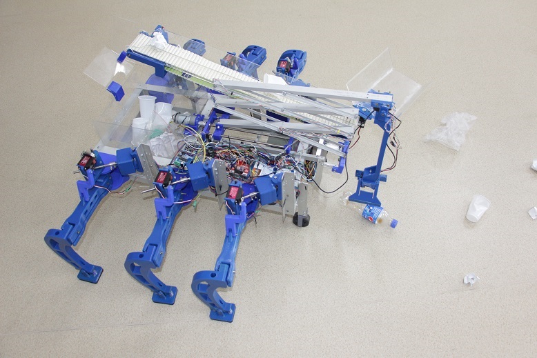 Оқушылар қоқыс жинайтын робот құрастырды