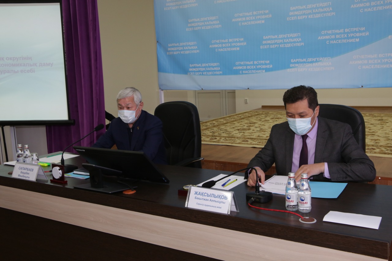 Бердібек Сапарбаев ауыл әкімдерінің есебіне қатысуда